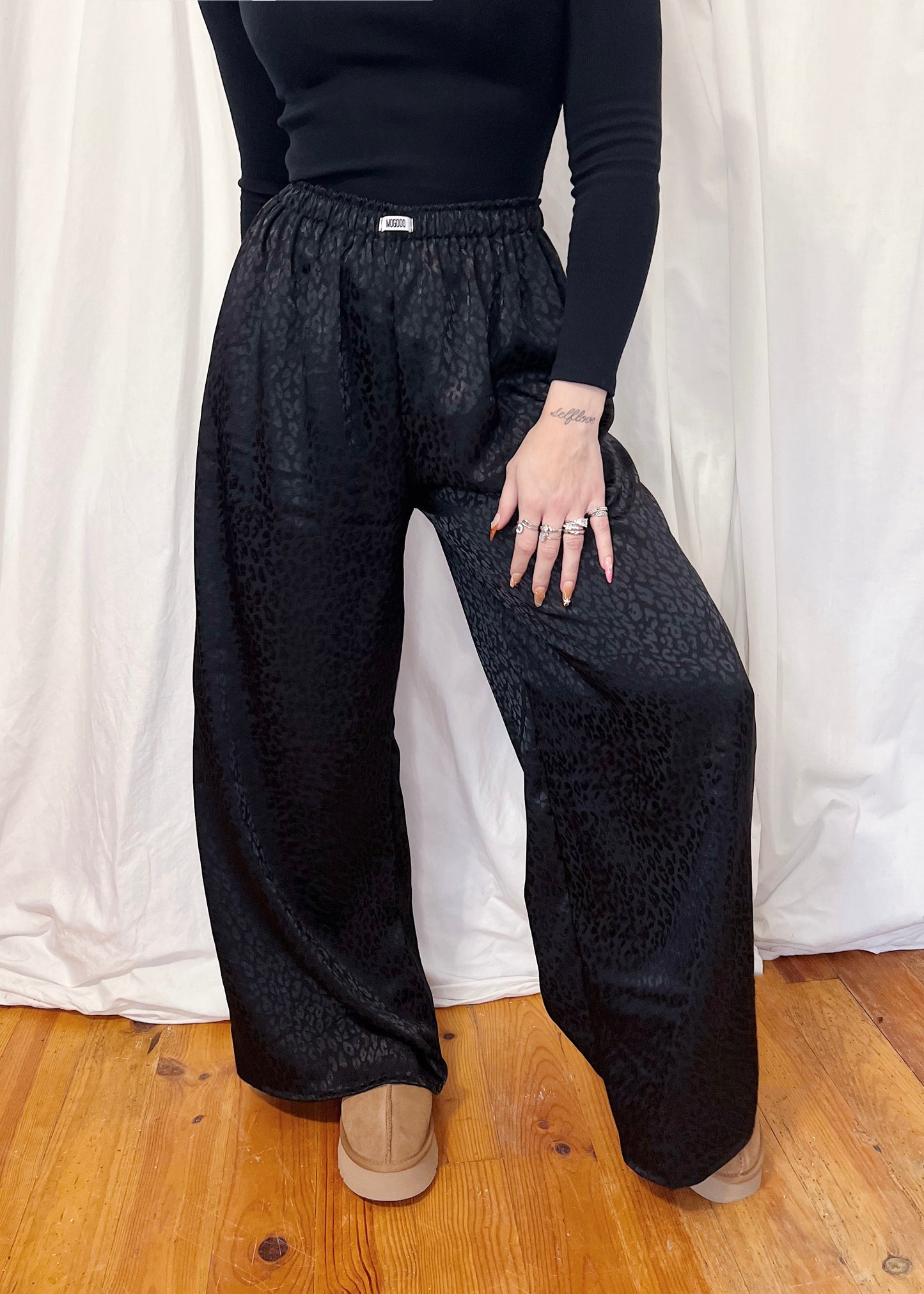 Pantalon satin "LÉO BLACK"