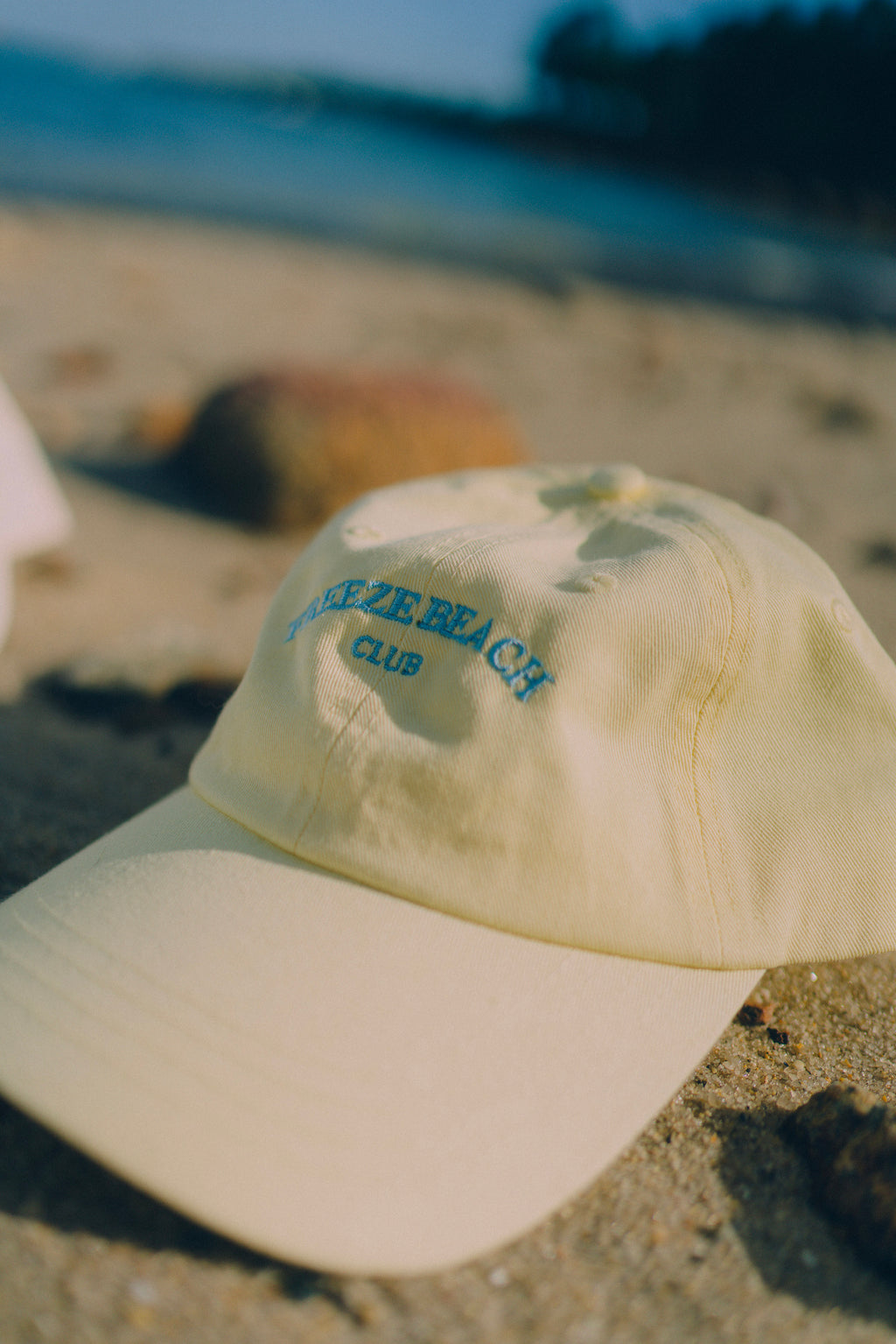 Casquette jaune "FREEZE BEACH"